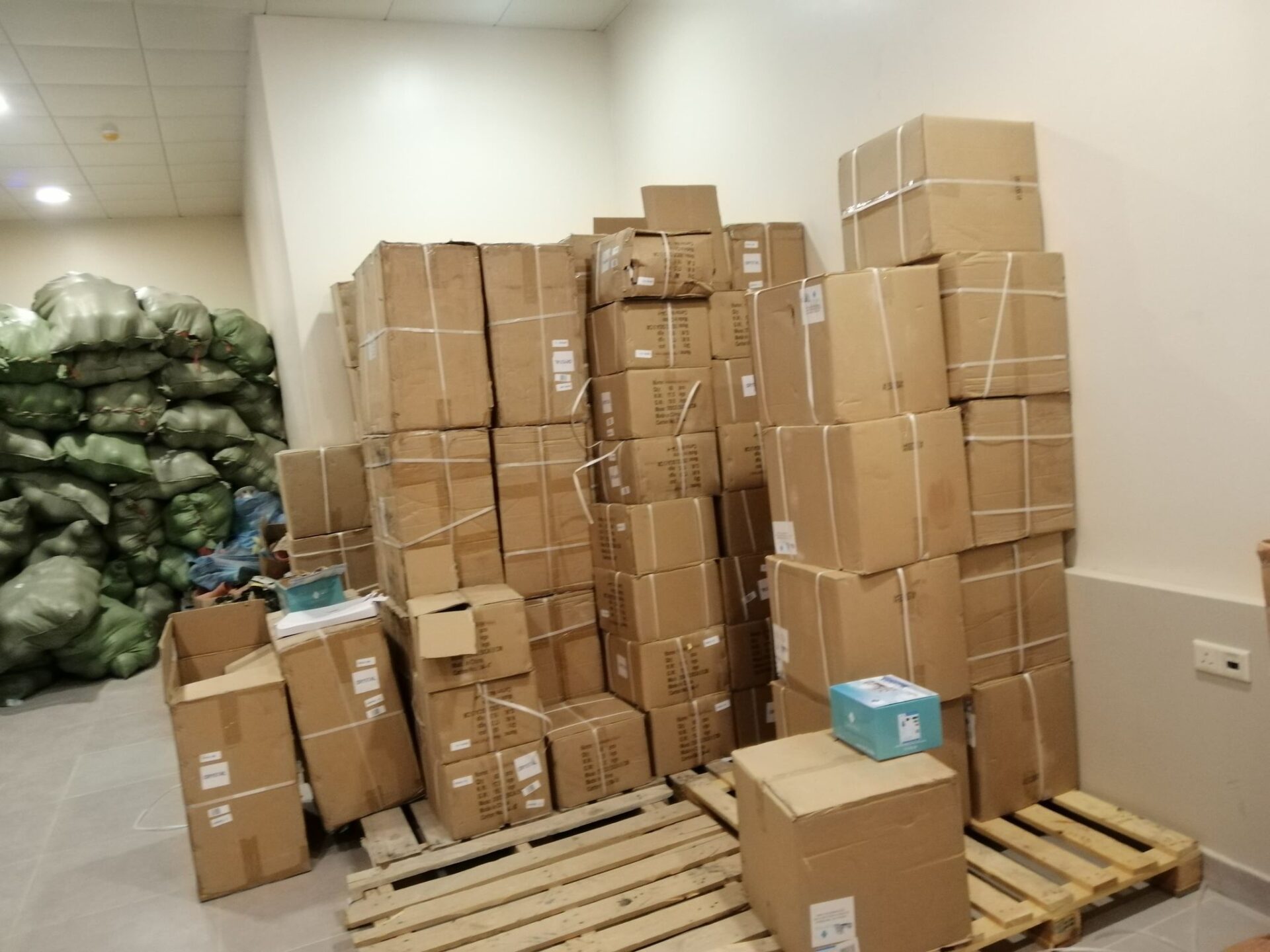 مستودعات تخزين اثاث